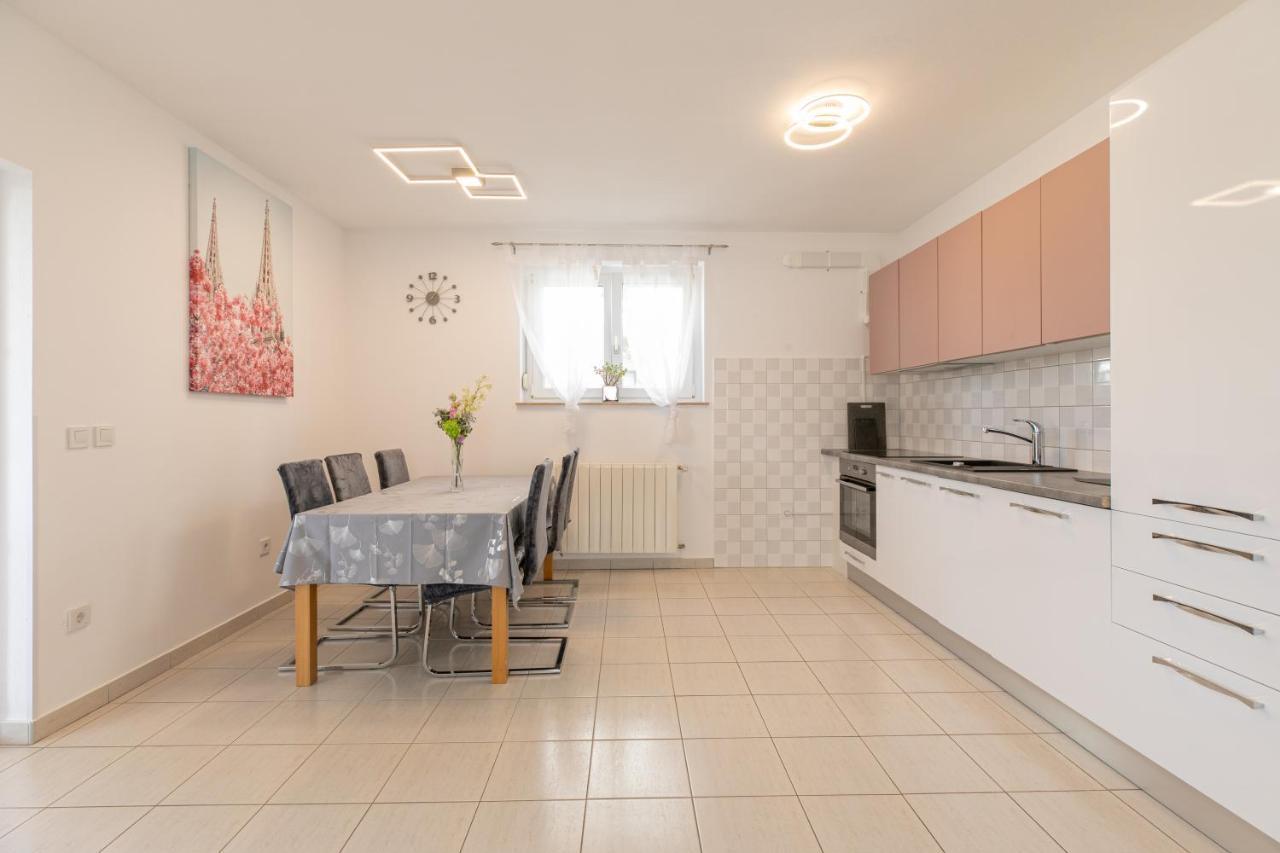 Apartments Tina Stinjan Pula Ngoại thất bức ảnh
