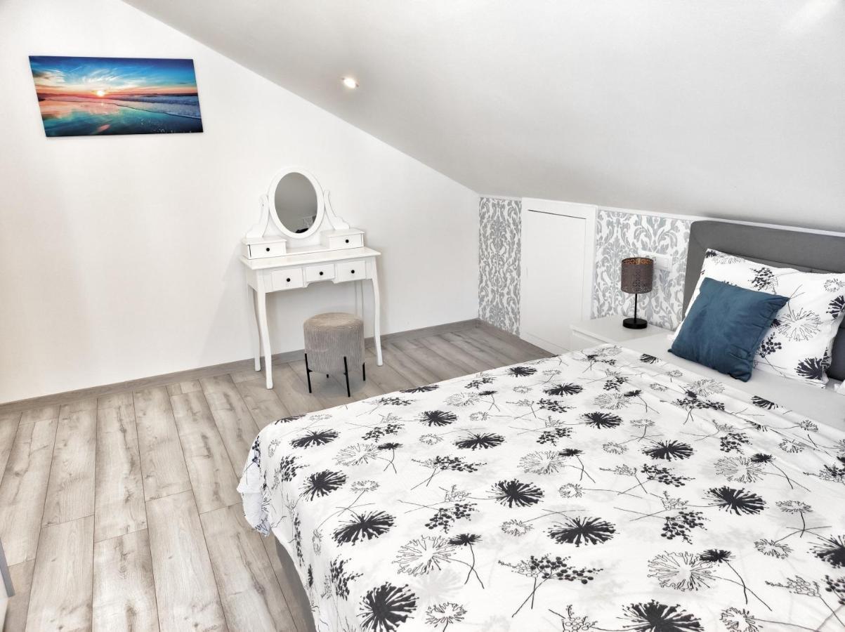 Apartments Tina Stinjan Pula Ngoại thất bức ảnh