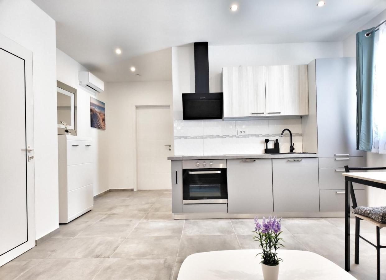 Apartments Tina Stinjan Pula Ngoại thất bức ảnh